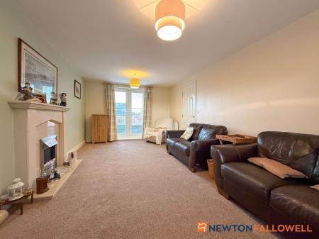5 bedroom Detached house for sale in Pond Close, Fernwood, NG24