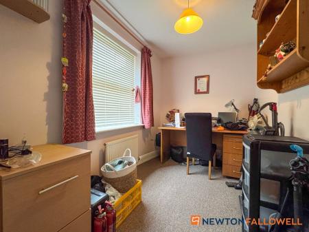 5 bedroom Detached house for sale in Pond Close, Fernwood, NG24