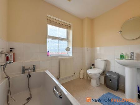 5 bedroom Detached house for sale in Pond Close, Fernwood, NG24