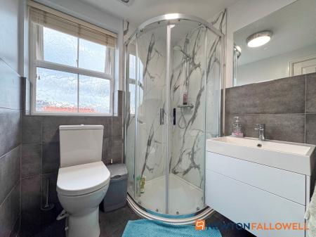 5 bedroom Detached house for sale in Pond Close, Fernwood, NG24