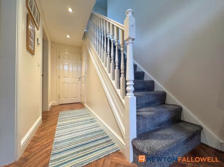 5 bedroom Detached house for sale in Pond Close, Fernwood, NG24