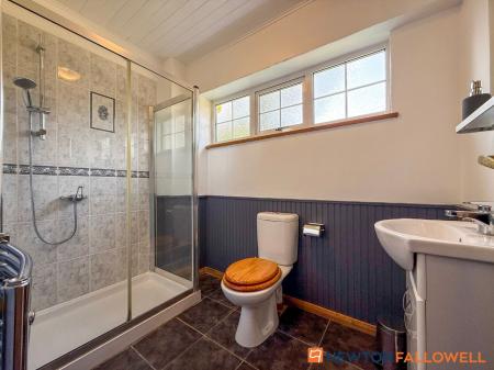 3 bedroom Semi-detached house for sale in Stragglethorpe, Lincoln, LN5