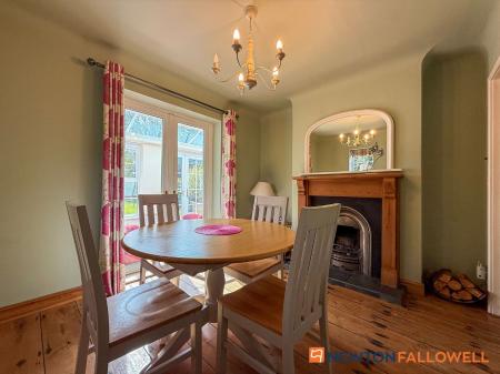 3 bedroom Semi-detached house for sale in Stragglethorpe, Lincoln, LN5