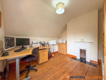 3 bedroom Semi-detached house for sale in Stragglethorpe, Lincoln, LN5