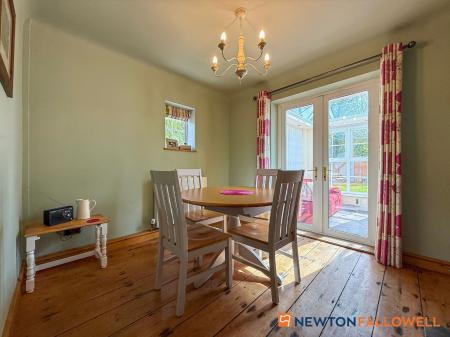3 bedroom Semi-detached house for sale in Stragglethorpe, Lincoln, LN5