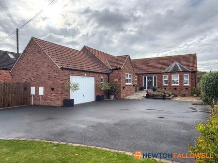 3 bedroom Detached bungalow for sale in Dorner Avenue, Newark, NG24