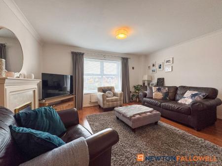 3 bedroom Town house for sale in Cludd Avenue, Newark, NG24