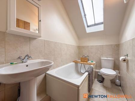 4 bedroom End of terrace house for sale in High Street, Collingham, NG23
