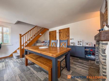 4 bedroom End of terrace house for sale in High Street, Collingham, NG23