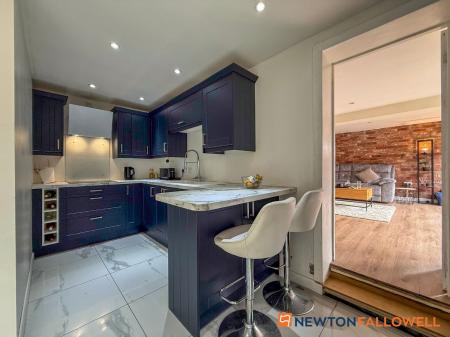 4 bedroom End of terrace house for sale in High Street, Collingham, NG23