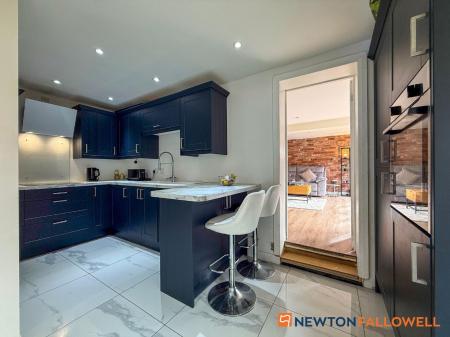 4 bedroom End of terrace house for sale in High Street, Collingham, NG23