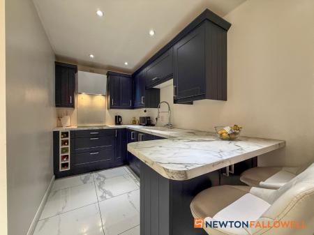4 bedroom End of terrace house for sale in High Street, Collingham, NG23