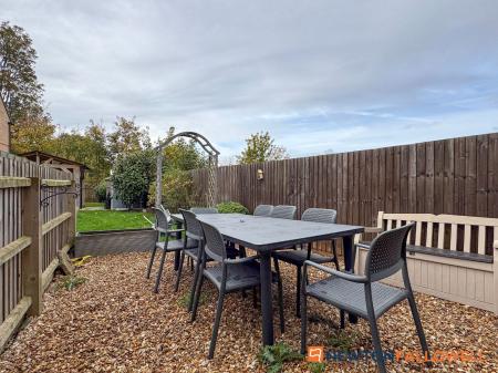 2 bedroom Semi-detached house for sale in Dale Crescent, Fernwood, NG24