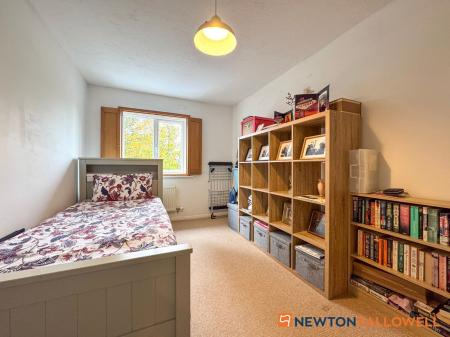 2 bedroom Semi-detached house for sale in Dale Crescent, Fernwood, NG24
