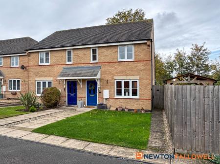 2 bedroom Semi-detached house for sale in Dale Crescent, Fernwood, NG24
