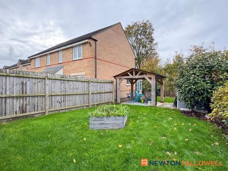 2 bedroom Semi-detached house for sale in Dale Crescent, Fernwood, NG24