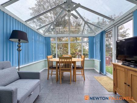 2 bedroom Semi-detached house for sale in Dale Crescent, Fernwood, NG24