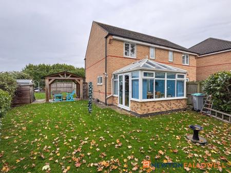 2 bedroom Semi-detached house for sale in Dale Crescent, Fernwood, NG24