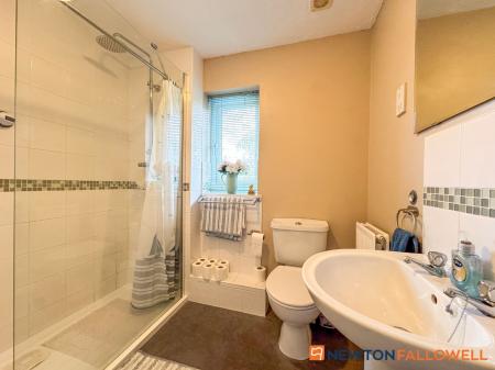 2 bedroom Semi-detached house for sale in Dale Crescent, Fernwood, NG24