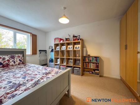 2 bedroom Semi-detached house for sale in Dale Crescent, Fernwood, NG24