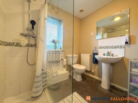 2 bedroom Semi-detached house for sale in Dale Crescent, Fernwood, NG24