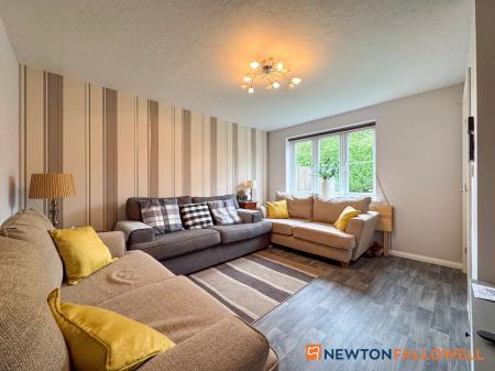 2 bedroom Semi-detached house for sale in Dale Crescent, Fernwood, NG24