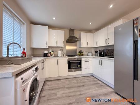 3 bedroom Semi-detached house for sale in Halifax Road, Fernwood, NG24