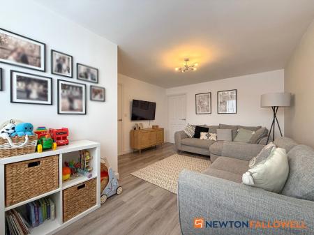 3 bedroom Semi-detached house for sale in Halifax Road, Fernwood, NG24