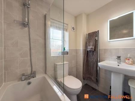 3 bedroom Semi-detached house for sale in Halifax Road, Fernwood, NG24