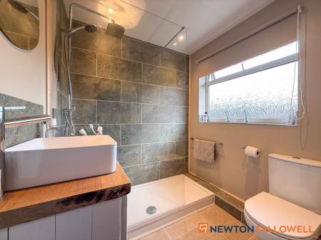 1 bedroom Terraced House for sale in Willow Road, Balderton, NG24