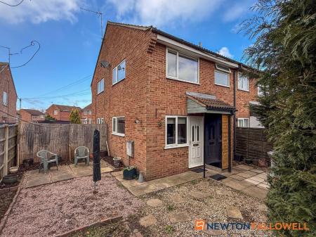 1 bedroom Terraced House for sale in Willow Road, Balderton, NG24