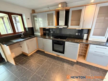2 bedroom Detached bungalow for sale in Fell Croft, Farndon, NG24