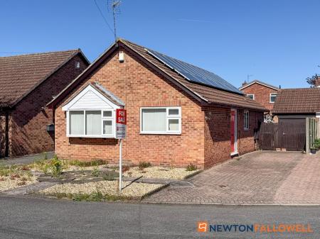 2 bedroom Detached bungalow for sale in Fell Croft, Farndon, NG24