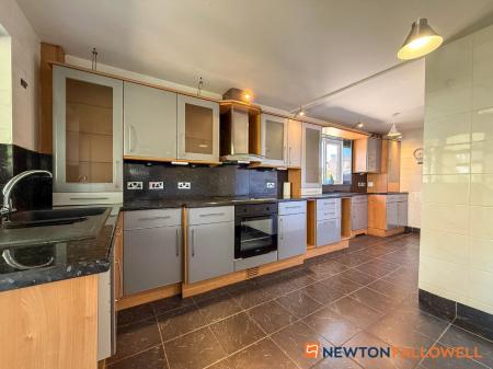 2 bedroom Detached bungalow for sale in Fell Croft, Farndon, NG24