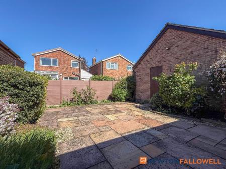 2 bedroom Detached bungalow for sale in Fell Croft, Farndon, NG24