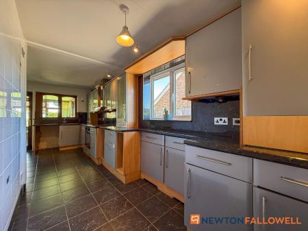 2 bedroom Detached bungalow for sale in Fell Croft, Farndon, NG24