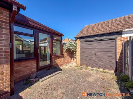 2 bedroom Detached bungalow for sale in Fell Croft, Farndon, NG24