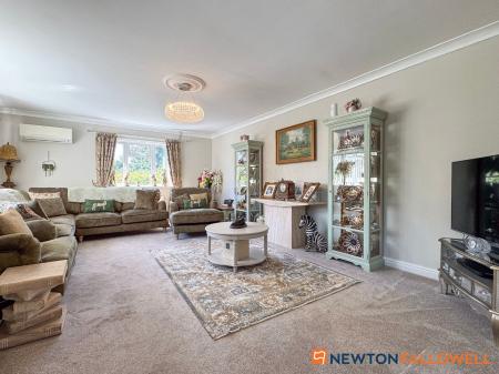 4 bedroom Detached bungalow for sale in New Lane, Girton, NG23