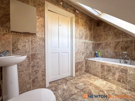 4 bedroom Detached bungalow for sale in New Lane, Girton, NG23