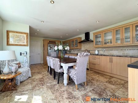 4 bedroom Detached bungalow for sale in New Lane, Girton, NG23