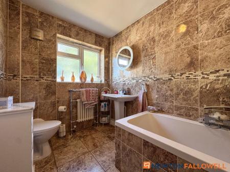4 bedroom Detached bungalow for sale in New Lane, Girton, NG23