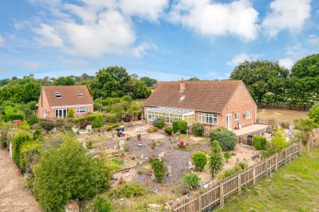 4 bedroom Detached bungalow for sale in New Lane, Girton, NG23