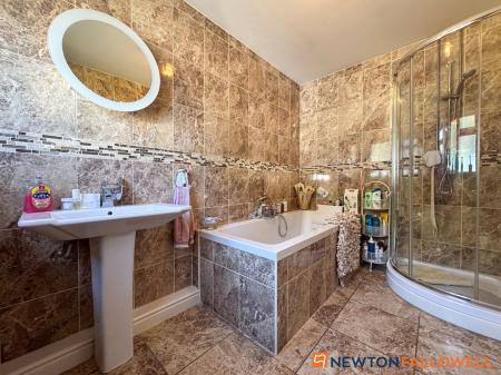 4 bedroom Detached bungalow for sale in New Lane, Girton, NG23
