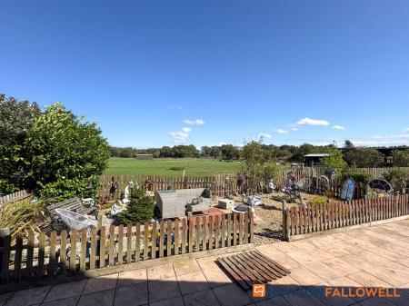 4 bedroom Detached bungalow for sale in New Lane, Girton, NG23