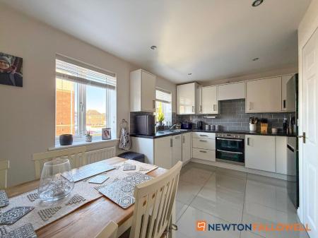 3 bedroom Terraced House for sale in Cludd Avenue, Newark, NG24