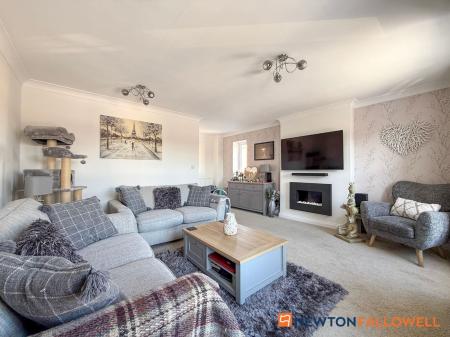 3 bedroom Terraced House for sale in Cludd Avenue, Newark, NG24