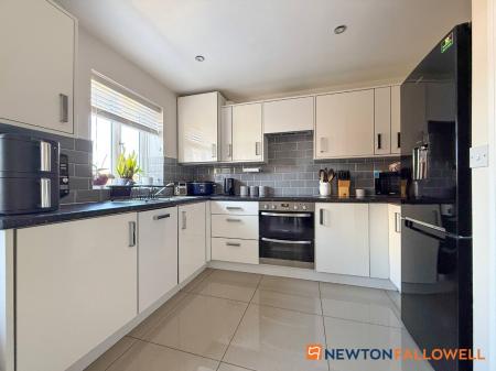 3 bedroom Terraced House for sale in Cludd Avenue, Newark, NG24