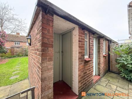 3 bedroom Semi-detached house for sale in Winthorpe Road, Newark, NG24