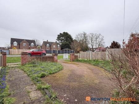 3 bedroom Semi-detached house for sale in Winthorpe Road, Newark, NG24