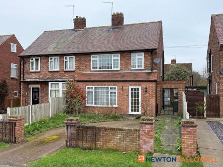 3 bedroom Semi-detached house for sale in Winthorpe Road, Newark, NG24